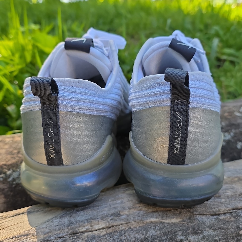 Size 5.5 (GS) - Nike Air VaporMax Flyknit 3 Low White Silver - Picture 5 of 10